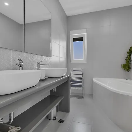 Luxury Mae In Makarska, Pool And Gym Villa Makarska