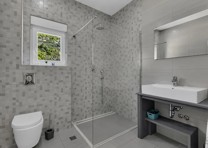 Luxury Mae In Makarska, Pool And Gym Villa *