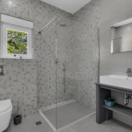 Luxury Mae In Makarska, Pool And Gym Villa *